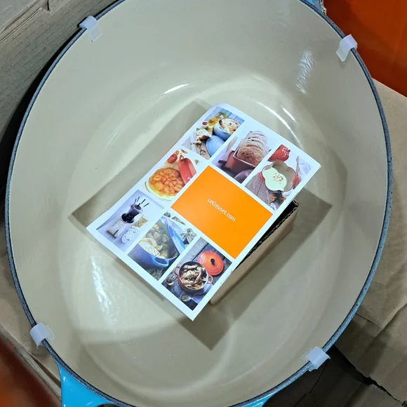 Le Creuset Turquoise Cast Iron Dutch Oven - Picture 4 of 11